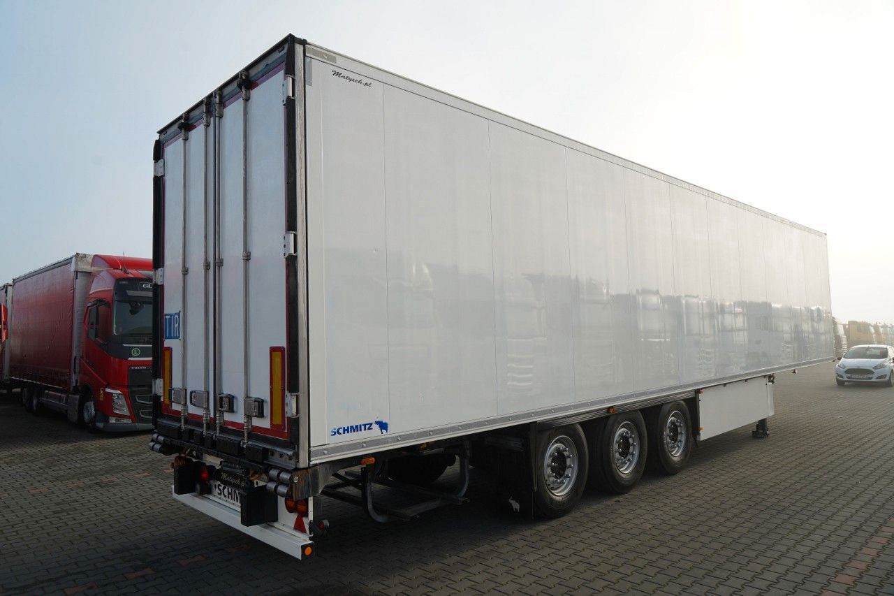 Schmitz Cargobull / CHŁODNIA / THERMO KING SLX 300 / HAKÓWKA / OŚ - Félpótkocsi hűtős: 5 kép. Schmitz Cargobull / CHŁODNIA / THERMO KING SLX 300 / HAKÓWKA / OŚ - Félpótkocsi hűtős: 5 kép.