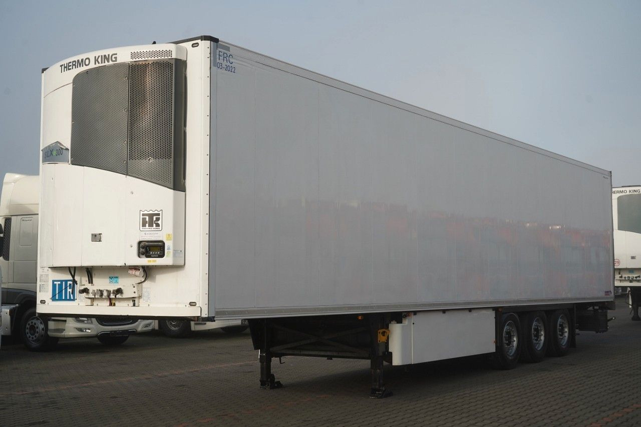 Schmitz Cargobull / CHŁODNIA / THERMO KING SLX 300 / HAKÓWKA / OŚ - Félpótkocsi hűtős: 1 kép. Schmitz Cargobull / CHŁODNIA / THERMO KING SLX 300 / HAKÓWKA / OŚ - Félpótkocsi hűtős: 1 kép.