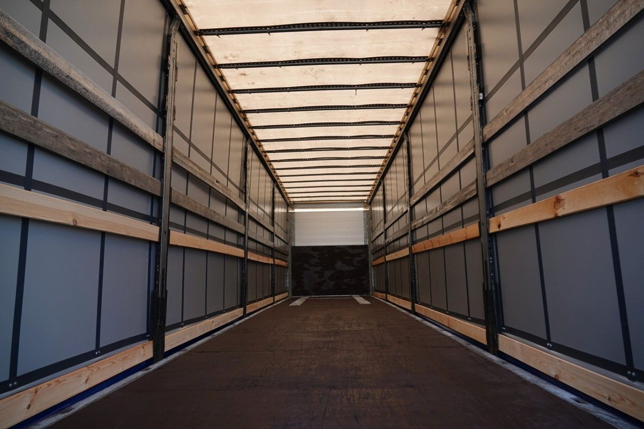 Ponyvás félpótkocsi Schmitz Cargobull FIRANKA / STANDARD / 2 OSIE PODNOSZONE / SPROWA: 11 kép.