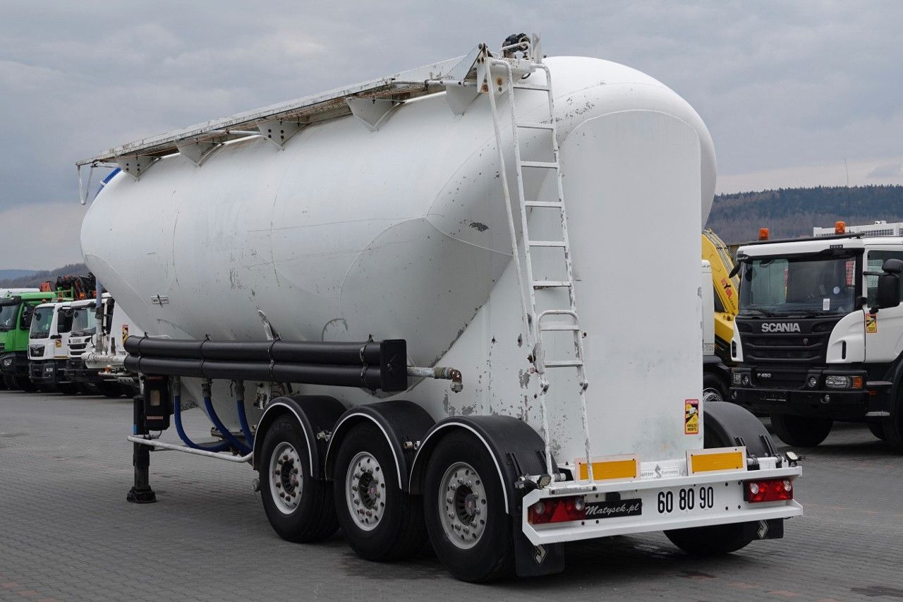 Spitzer CEMENTONACZEPA / 37 000 L / SILOS / 3 KOMORY / O - Silós félpótkocsi: 3 kép. Spitzer CEMENTONACZEPA / 37 000 L / SILOS / 3 KOMORY / O - Silós félpótkocsi: 3 kép.
