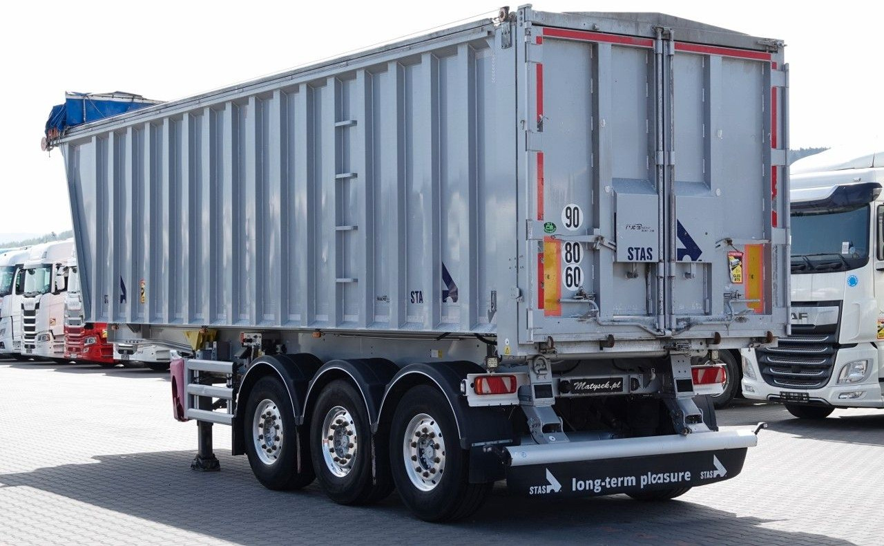 Stas WYWROTKA 43 m3 / ALUMINIOWA / OŚ PODNOSZONA / - Félpótkocsi billenőplatós: 3 kép. Stas WYWROTKA 43 m3 / ALUMINIOWA / OŚ PODNOSZONA / - Félpótkocsi billenőplatós: 3 kép.