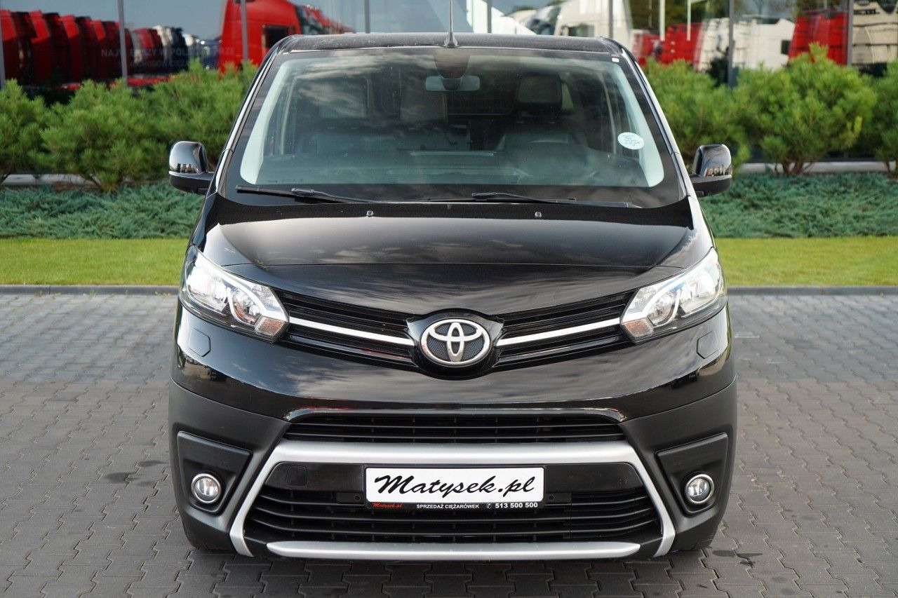 Toyota PROACE / FURGON / BLASZAK / 2.0 D / ZABUDOWA - Kis furgon: 2 kép. Toyota PROACE / FURGON / BLASZAK / 2.0 D / ZABUDOWA - Kis furgon: 2 kép.