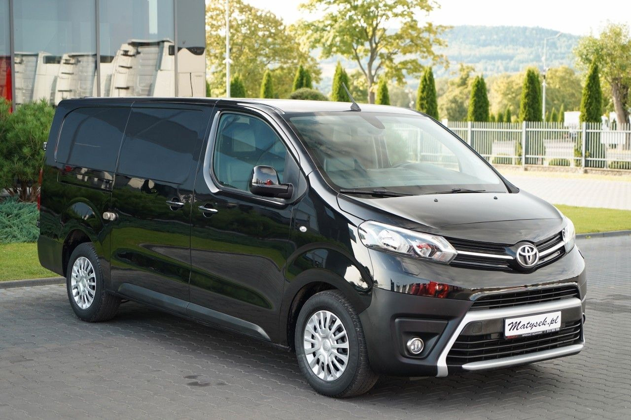 Toyota PROACE / FURGON / BLASZAK / 2.0 D / ZABUDOWA - Kis furgon: 1 kép. Toyota PROACE / FURGON / BLASZAK / 2.0 D / ZABUDOWA - Kis furgon: 1 kép.