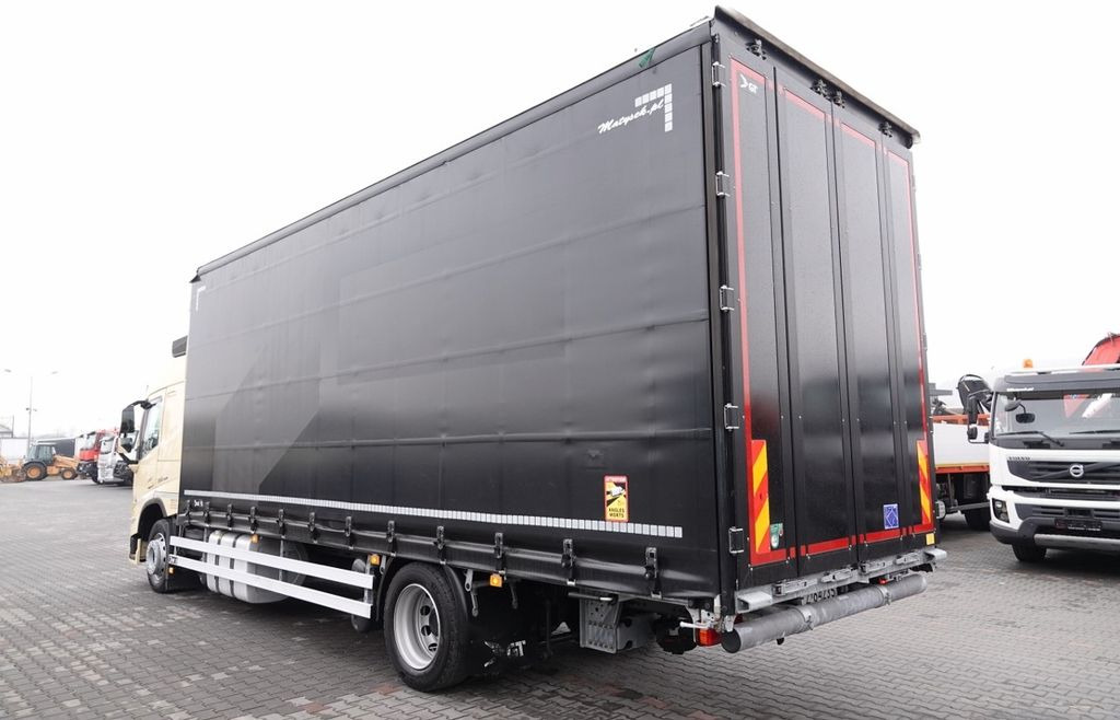 Volvo FM 380 / FIRANKA- 7,7 m / 60m3 / PODNOSZONY DACH - Ponyvás teherautó: 3 kép. Volvo FM 380 / FIRANKA- 7,7 m / 60m3 / PODNOSZONY DACH - Ponyvás teherautó: 3 kép.