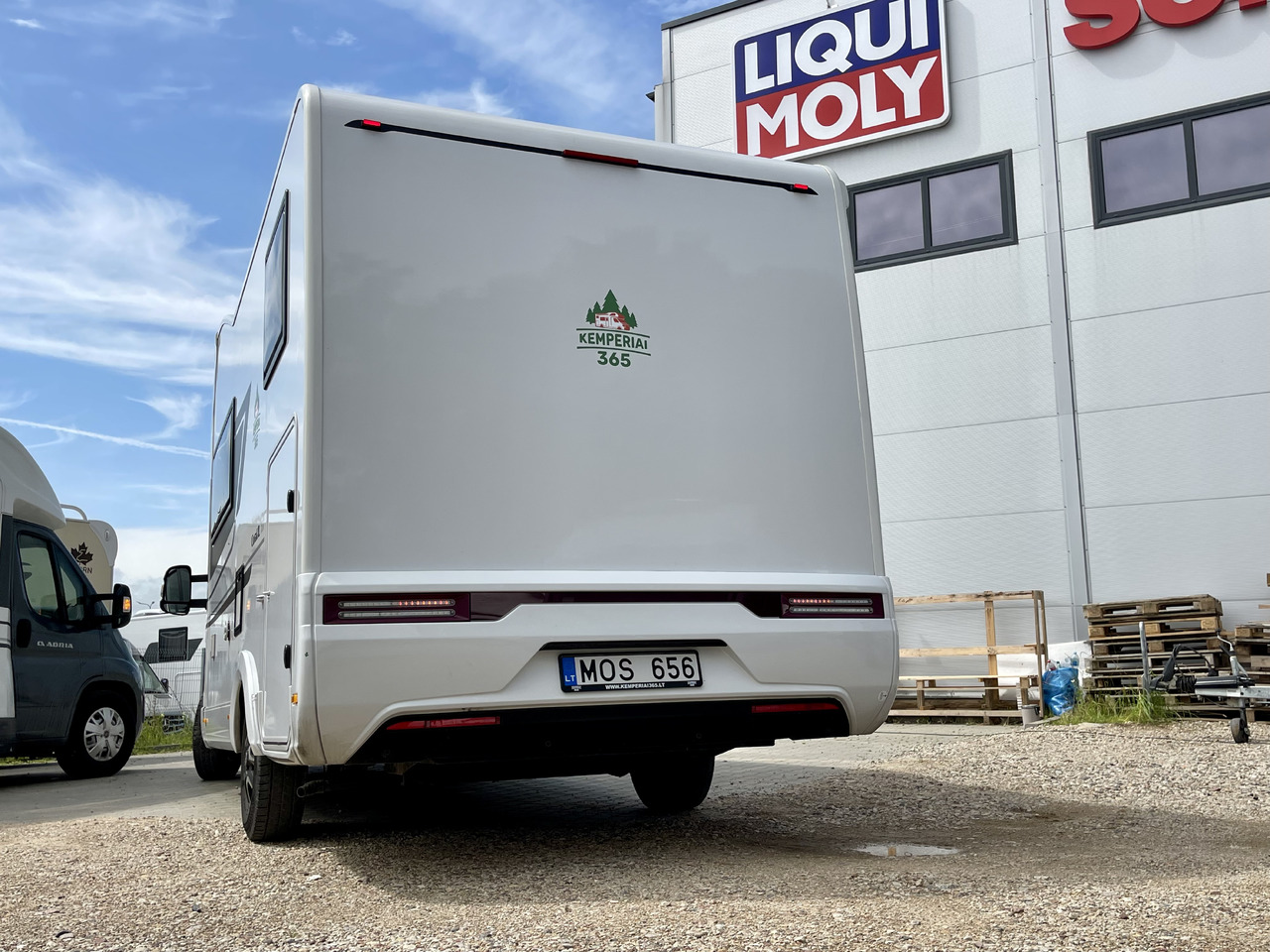 ADRIA - Alkóvos lakóautó: 4 kép. ADRIA - Alkóvos lakóautó: 4 kép.