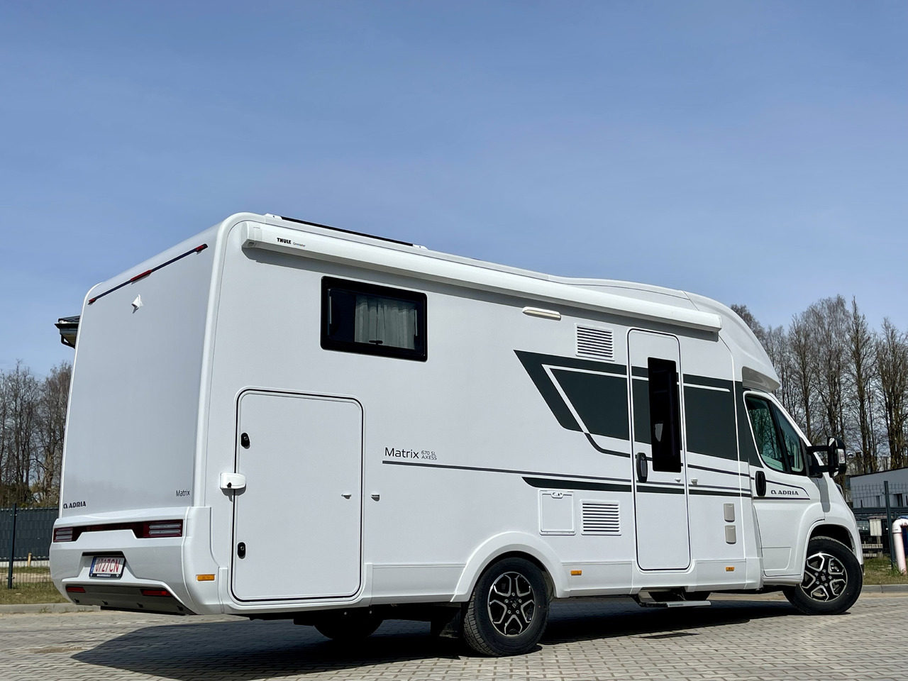 ADRIA Matrix 670 SL - Félintegrált lakóautó: 3 kép. ADRIA Matrix 670 SL - Félintegrált lakóautó: 3 kép.