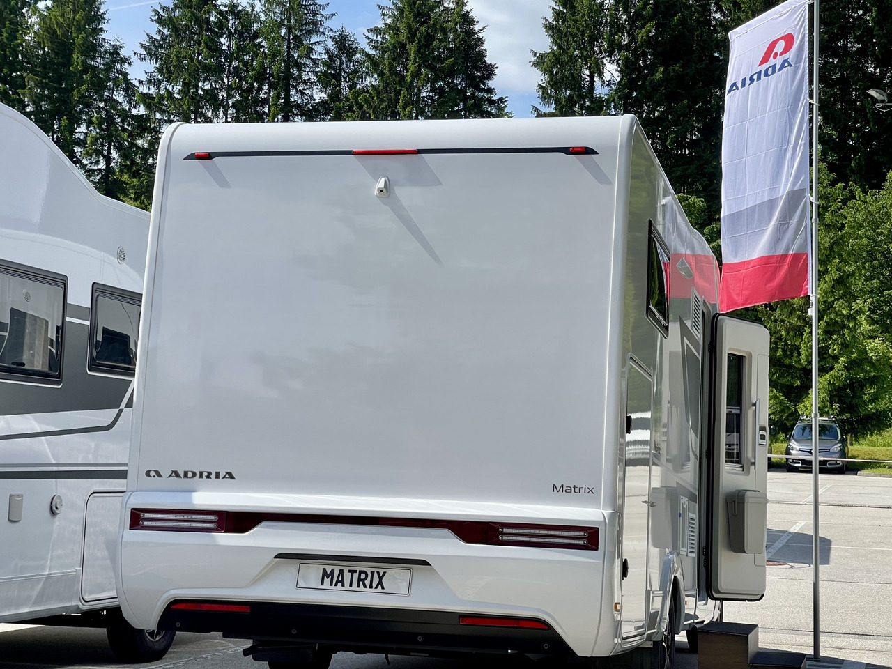 ADRIA Matrix axess 650SL - Félintegrált lakóautó: 3 kép. ADRIA Matrix axess 650SL - Félintegrált lakóautó: 3 kép.
