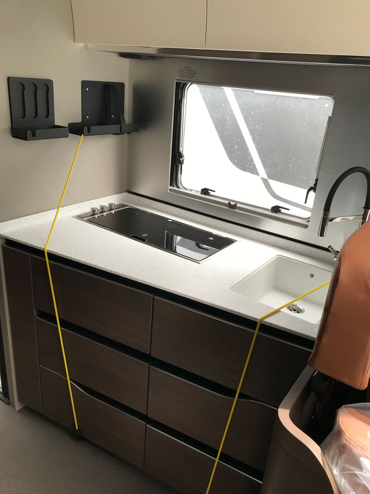 ADRIA Super Sonic 890 LC - Integrált lakóautó: 5 kép. ADRIA Super Sonic 890 LC - Integrált lakóautó: 5 kép.