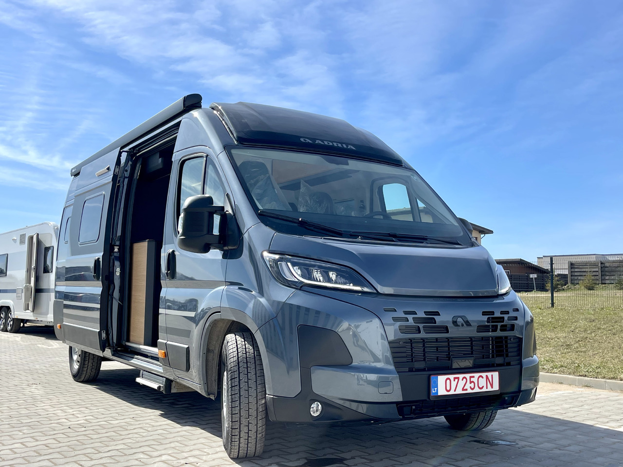 ADRIA TWIN 640 SGX - Kempingautó: 1 kép. ADRIA TWIN 640 SGX - Kempingautó: 1 kép.