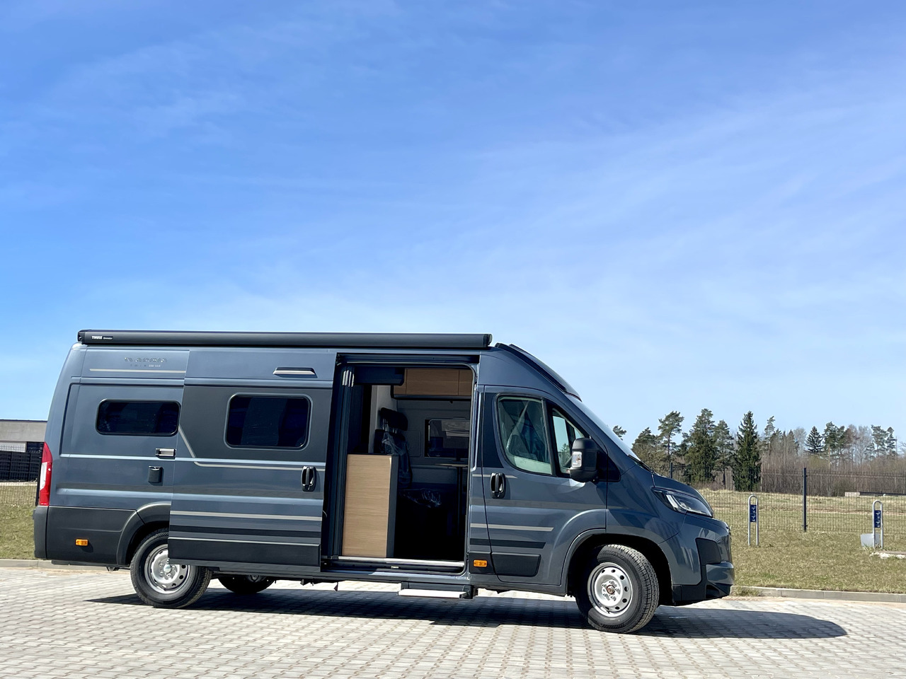 ADRIA TWIN 640 SGX - Kempingautó: 5 kép. ADRIA TWIN 640 SGX - Kempingautó: 5 kép.