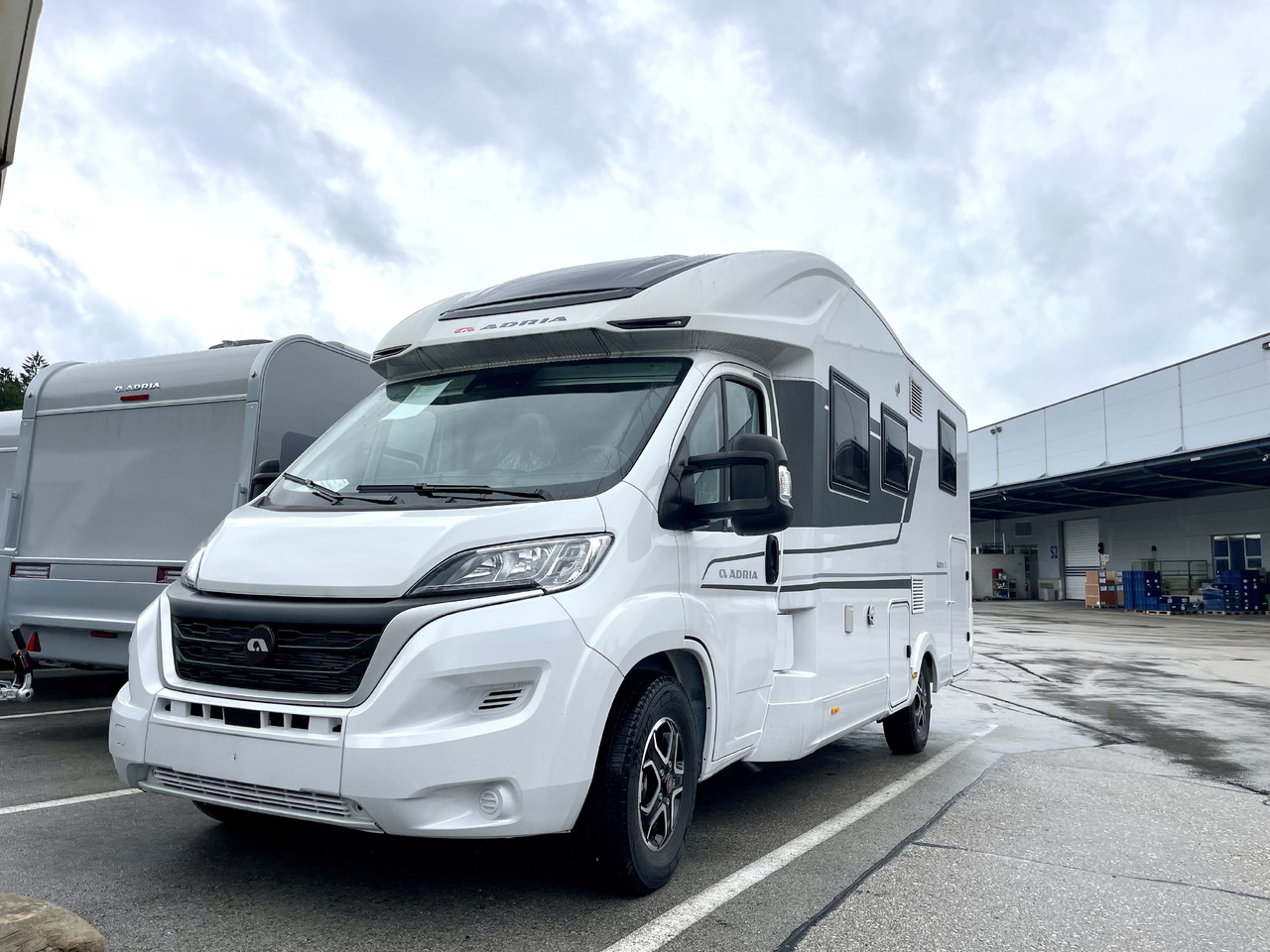 Adria Matrix 650SC - Félintegrált lakóautó: 1 kép. Adria Matrix 650SC - Félintegrált lakóautó: 1 kép.