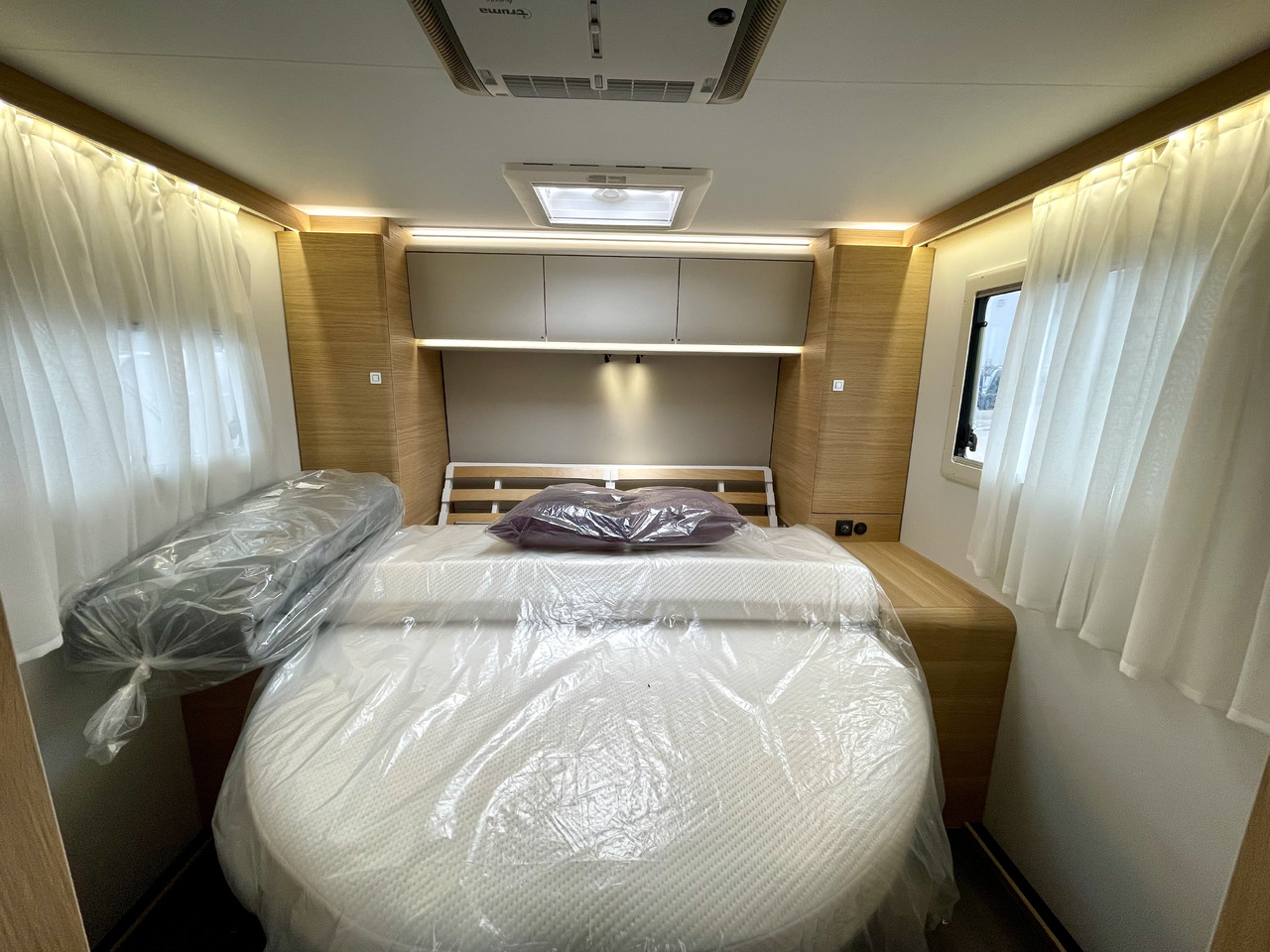 Adria Matrix 650SC - Félintegrált lakóautó: 5 kép. Adria Matrix 650SC - Félintegrált lakóautó: 5 kép.