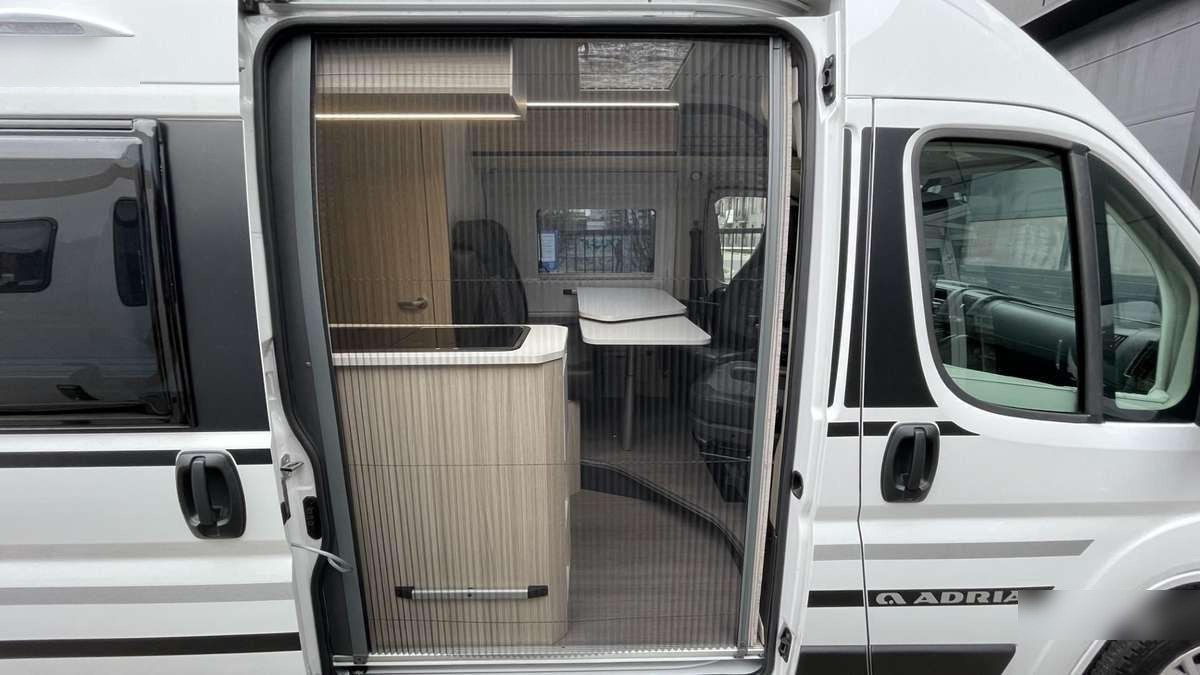 Adria Twin 600 SP Family - Kempingautó: 2 kép. Adria Twin 600 SP Family - Kempingautó: 2 kép.