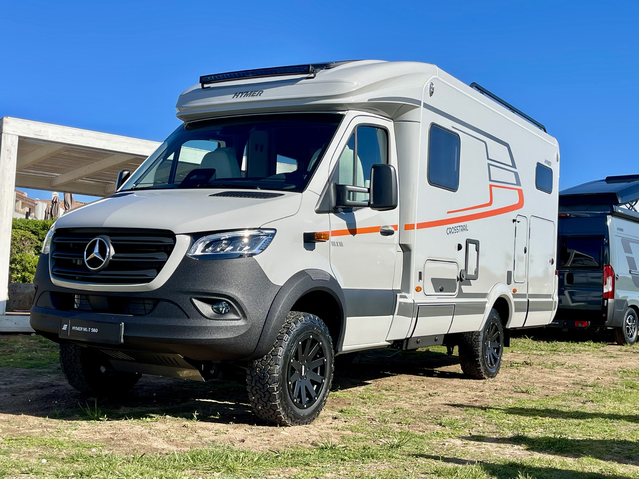 HYMER / ERIBA Cross Trail - Félintegrált lakóautó: 2 kép. HYMER / ERIBA Cross Trail - Félintegrált lakóautó: 2 kép.