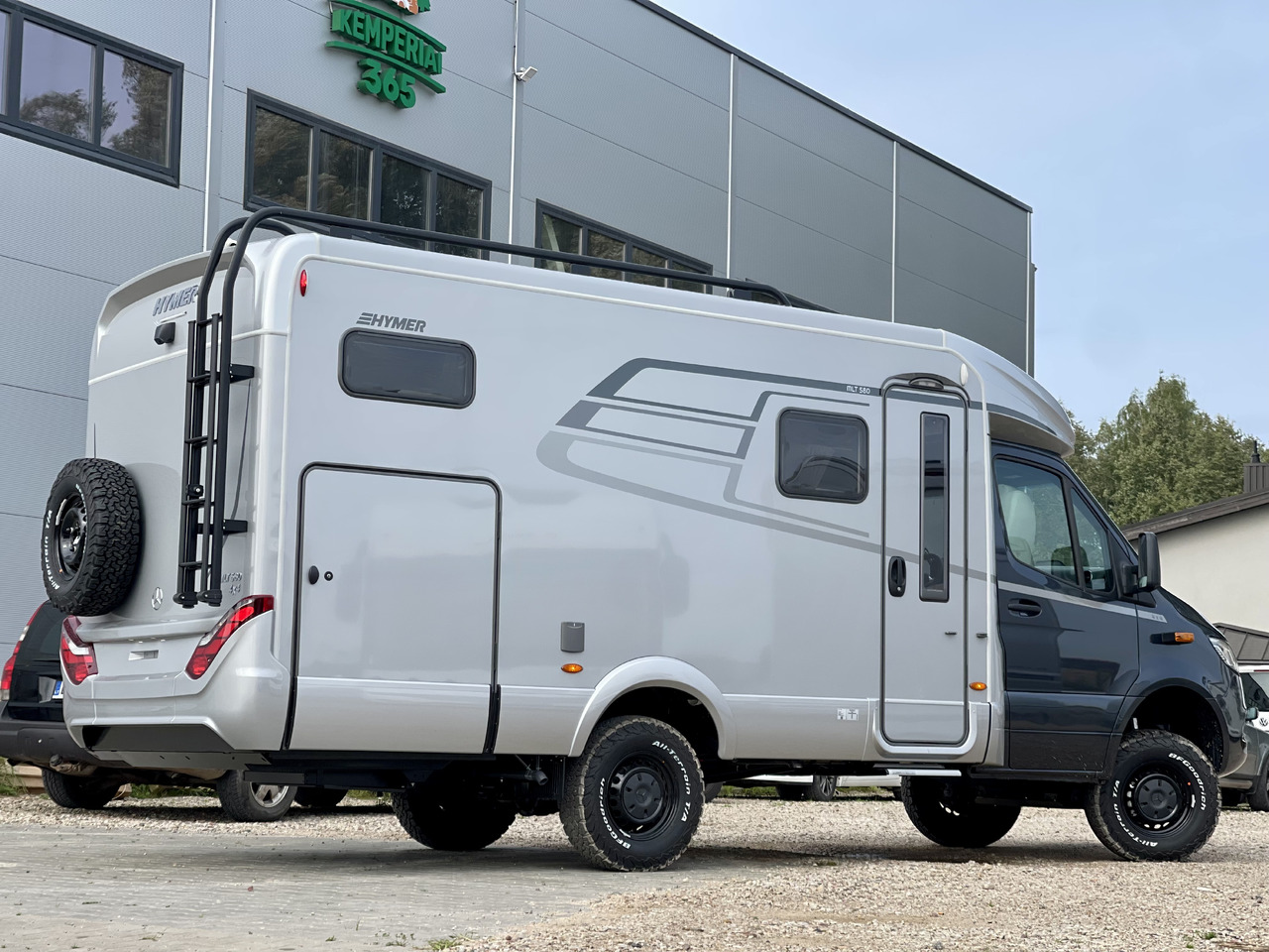 HYMER / ERIBA MLT 580 4x4 - Félintegrált lakóautó: 5 kép. HYMER / ERIBA MLT 580 4x4 - Félintegrált lakóautó: 5 kép.