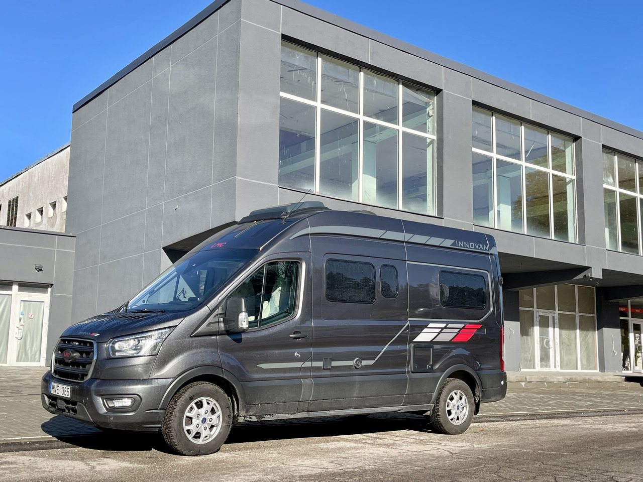 LCM Innovan 590 - Kempingautó: 3 kép. LCM Innovan 590 - Kempingautó: 3 kép.