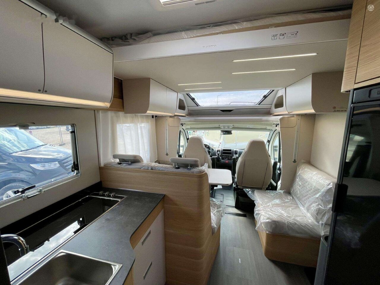 Adria Matrix 670SL - Lakóautó: 5 kép. Adria Matrix 670SL - Lakóautó: 5 kép.