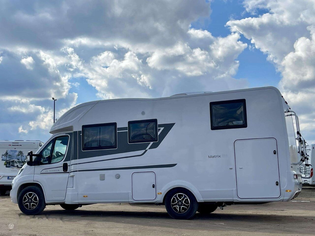 Adria Matrix 670SL - Lakóautó: 2 kép. Adria Matrix 670SL - Lakóautó: 2 kép.