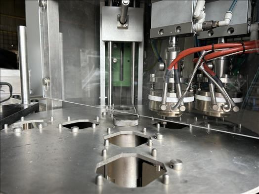 Flexipak Rotary pot sealer - Csomagológép: 4 kép. Flexipak Rotary pot sealer - Csomagológép: 4 kép.