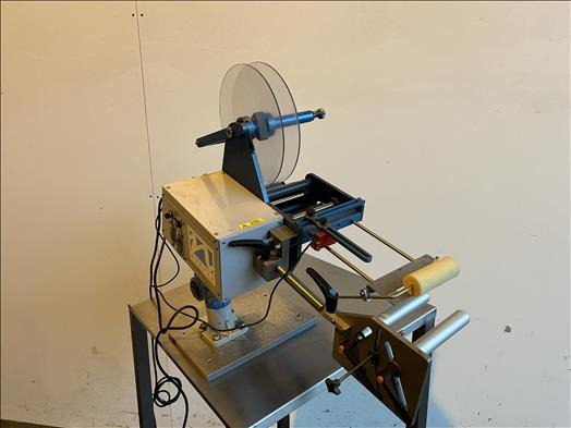 Norpak Rover150 label applicator - Csomagológép: 2 kép. Norpak Rover150 label applicator - Csomagológép: 2 kép.