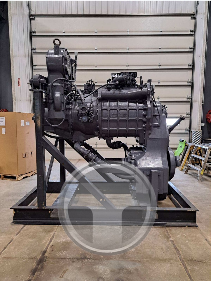 Komatsu WA1200-3 - Erőátvitel - Gumikerekes homlokrakodó: 1 kép. Komatsu WA1200-3 - Erőátvitel - Gumikerekes homlokrakodó: 1 kép.