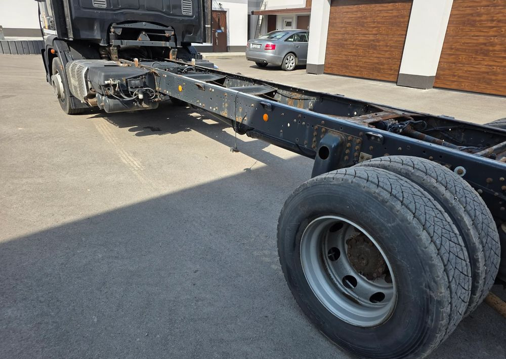 Iveco EUROCARGO 160E28  RAMA DO ZABUDOWY/  LAWETA / MANUAL / - Ponyvás teherautó: 5 kép. Iveco EUROCARGO 160E28  RAMA DO ZABUDOWY/  LAWETA / MANUAL / - Ponyvás teherautó: 5 kép.