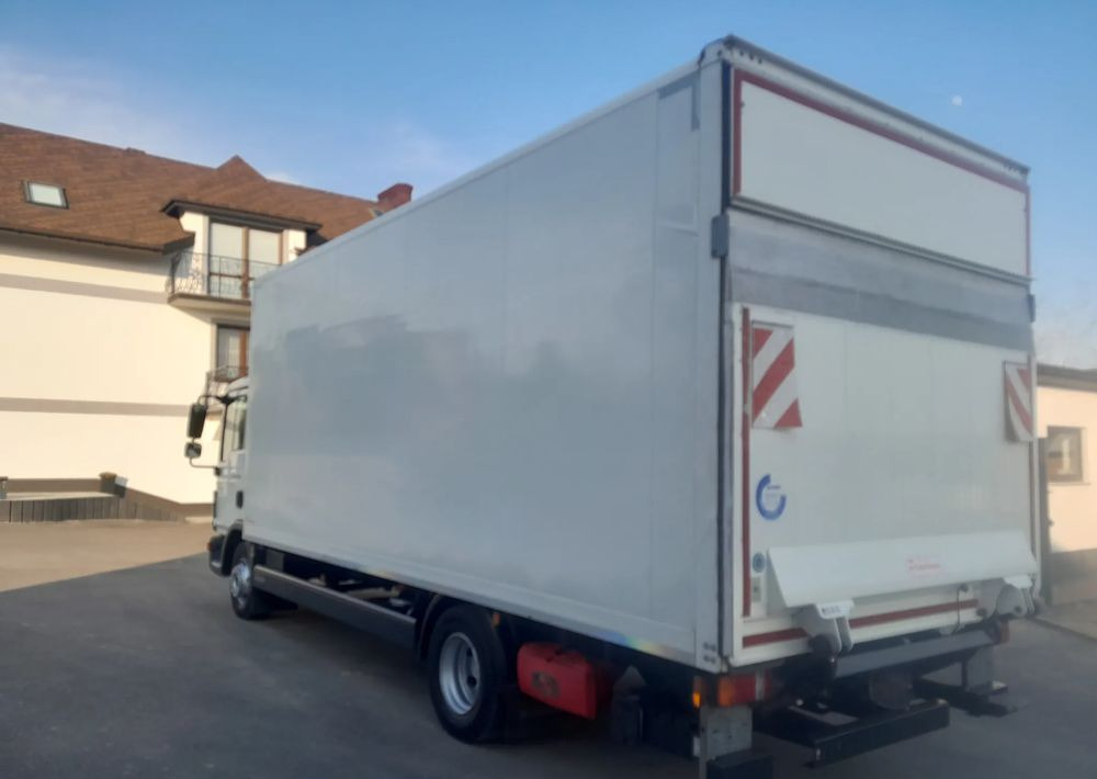 MAN TGL 12.250 NAUKA JAZDY / ELKA / L / MANUAL 8 / - Ponyvás teherautó: 2 kép. MAN TGL 12.250 NAUKA JAZDY / ELKA / L / MANUAL 8 / - Ponyvás teherautó: 2 kép.