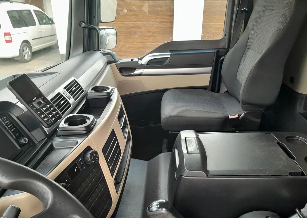 MAN TGL 12.250 nowe urządzenie hakowe SKIBICKI HKS 8/3300 ATEGO / TGM - Horgos rakodó teherautó: 3 kép. MAN TGL 12.250 nowe urządzenie hakowe SKIBICKI HKS 8/3300 ATEGO / TGM - Horgos rakodó teherautó: 3 kép.