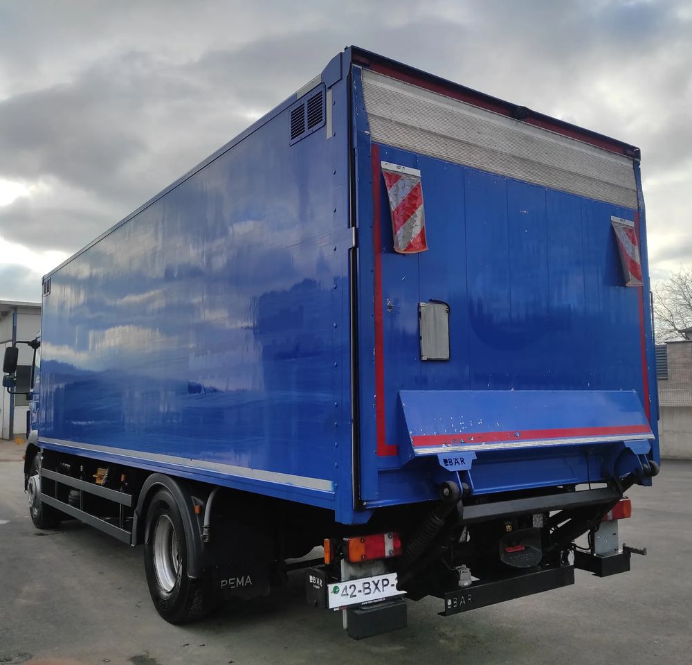 MAN TGM 15.340/ 18.340 kontener / - Dobozos felépítményű teherautó: 3 kép. MAN TGM 15.340/ 18.340 kontener / - Dobozos felépítményű teherautó: 3 kép.