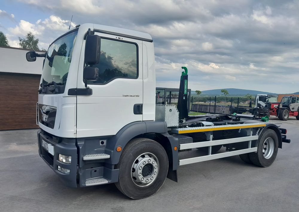 MAN TGM 18.290 - Horgos rakodó teherautó: 1 kép. MAN TGM 18.290 - Horgos rakodó teherautó: 1 kép.