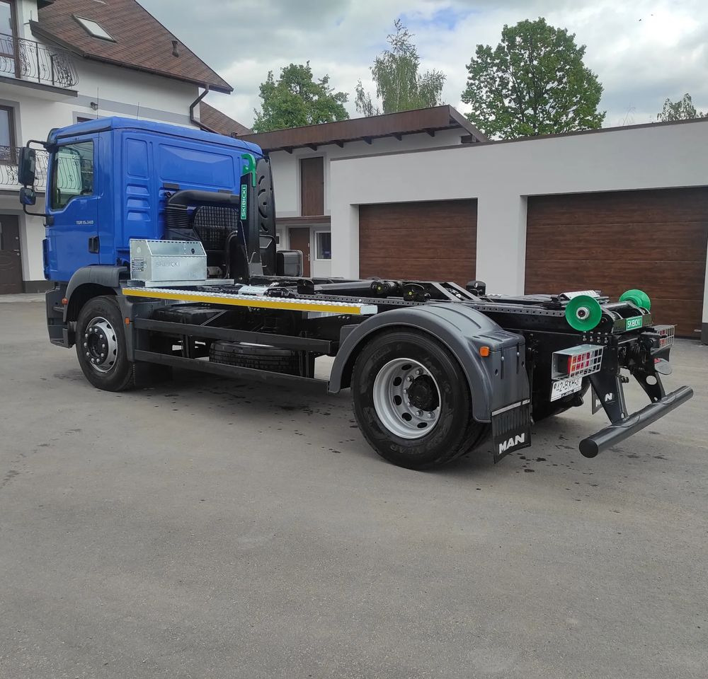 MAN TGM 18.340 urządzenie hakowe AXOR - Horgos rakodó teherautó: 3 kép. MAN TGM 18.340 urządzenie hakowe AXOR - Horgos rakodó teherautó: 3 kép.