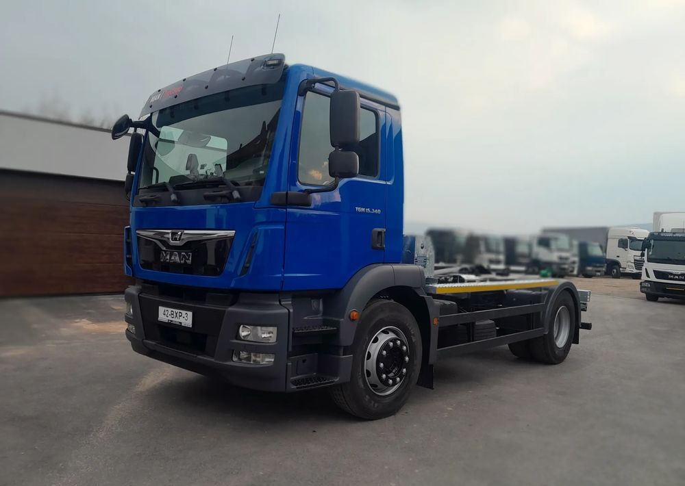 MAN TGM 18.340 urządzenie hakowe AXOR - Horgos rakodó teherautó: 1 kép. MAN TGM 18.340 urządzenie hakowe AXOR - Horgos rakodó teherautó: 1 kép.