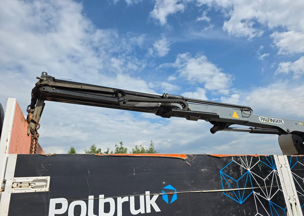 Volvo FM7 - Platós teherautó, Darus autó: 3 kép. Volvo FM7 - Platós teherautó, Darus autó: 3 kép.