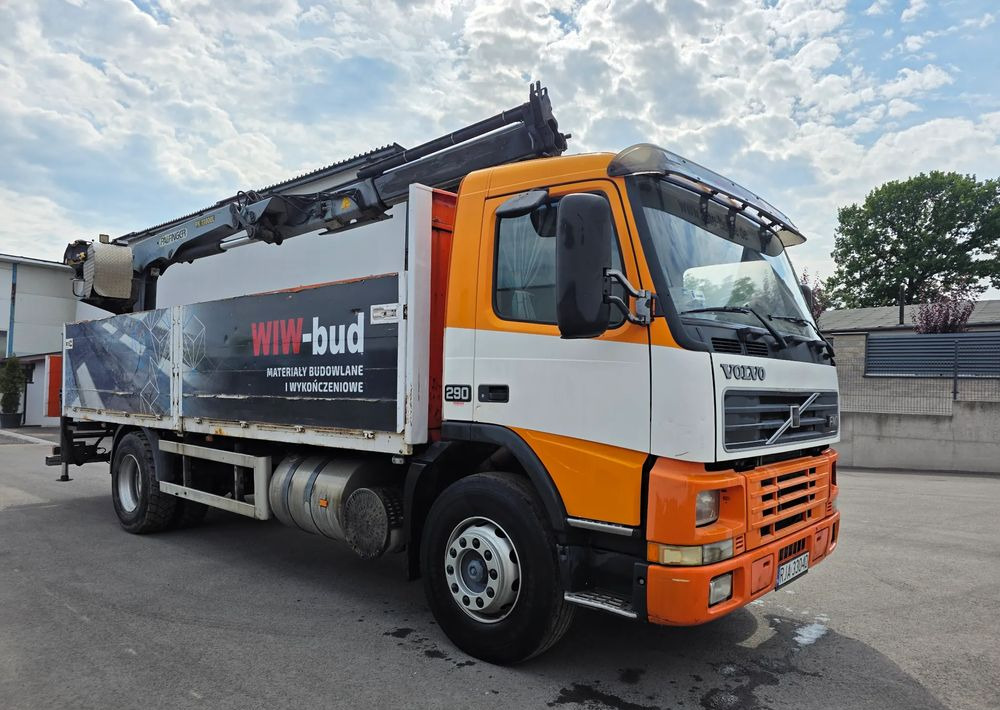 Volvo FM7 - Platós teherautó, Darus autó: 2 kép. Volvo FM7 - Platós teherautó, Darus autó: 2 kép.