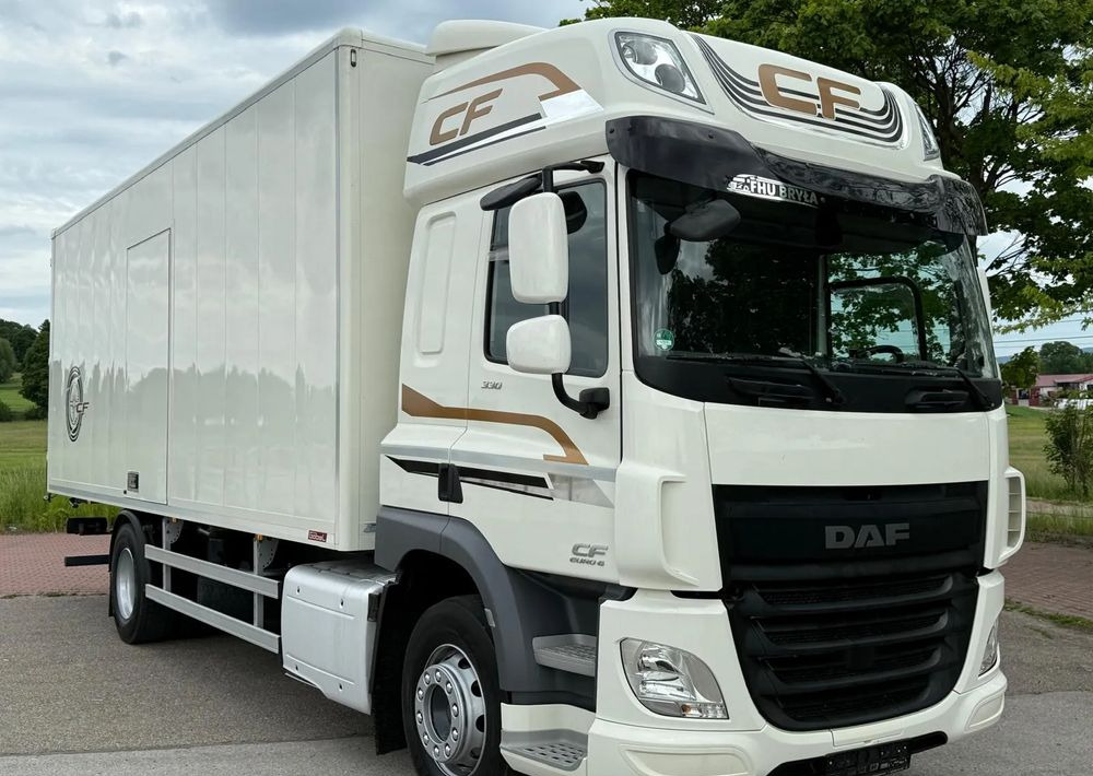 DAF CF 330/10.2017/KONTENER MEBLOWY/IZOTERMA/WINDA/18 PALET/E6/NISKI PRZEBIEG/Z NIEMIEC/JAK NOWY/DUŻY SILNIK/ - Dobozos felépítményű teherautó: 2 kép. DAF CF 330/10.2017/KONTENER MEBLOWY/IZOTERMA/WINDA/18 PALET/E6/NISKI PRZEBIEG/Z NIEMIEC/JAK NOWY/DUŻY SILNIK/ - Dobozos felépítményű teherautó: 2 kép.