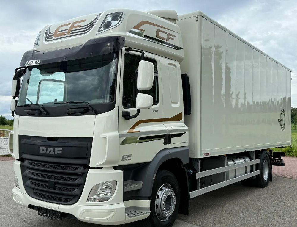 DAF CF 330/10.2017/KONTENER MEBLOWY/IZOTERMA/WINDA/18 PALET/E6/NISKI PRZEBIEG/Z NIEMIEC/JAK NOWY/DUŻY SILNIK/ - Dobozos felépítményű teherautó: 1 kép. DAF CF 330/10.2017/KONTENER MEBLOWY/IZOTERMA/WINDA/18 PALET/E6/NISKI PRZEBIEG/Z NIEMIEC/JAK NOWY/DUŻY SILNIK/ - Dobozos felépítményű teherautó: 1 kép.