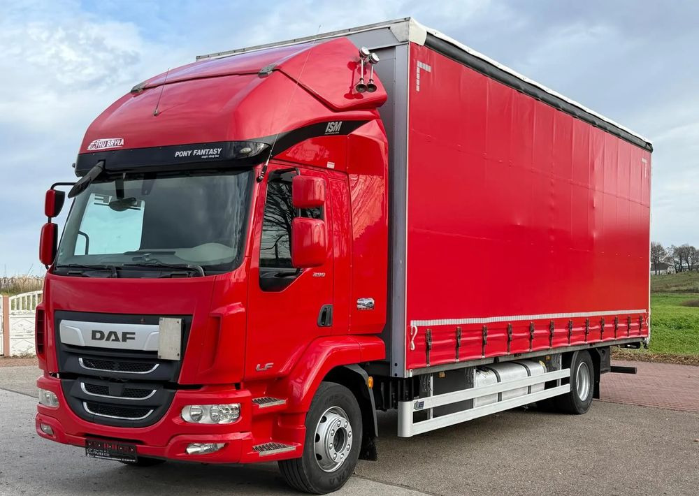 DAF LF 260 / WINDA / 16TON DMC / 3M WYSOKOŚĆ / JUMBO / FIRANKA / SYPIALKA / AUTOMAT / JEDEN WŁAŚCICIE / EURO 6 / 2017/ SPROWADZONY / 19 PALET / DUŻA ŁADOWNOŚĆ / - Ponyvás teherautó: 1 kép. DAF LF 260 / WINDA / 16TON DMC / 3M WYSOKOŚĆ / JUMBO / FIRANKA / SYPIALKA / AUTOMAT / JEDEN WŁAŚCICIE / EURO 6 / 2017/ SPROWADZONY / 19 PALET / DUŻA ŁADOWNOŚĆ / - Ponyvás teherautó: 1 kép.