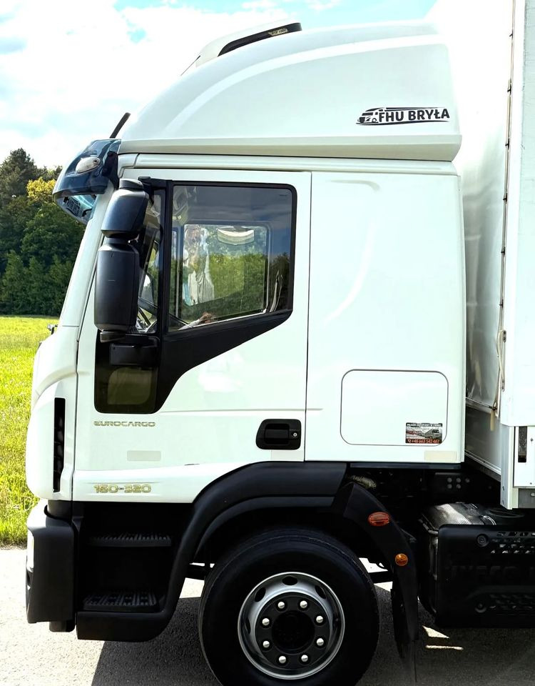 Iveco EUROCARGO 160E320/FIRANKA/WINDA/AUTOMAT/NISKI PRZEBIEG/E6/SPROWADZONY/PIERWSZY WŁAŚCICIEL - Ponyvás teherautó: 4 kép. Iveco EUROCARGO 160E320/FIRANKA/WINDA/AUTOMAT/NISKI PRZEBIEG/E6/SPROWADZONY/PIERWSZY WŁAŚCICIEL - Ponyvás teherautó: 4 kép.