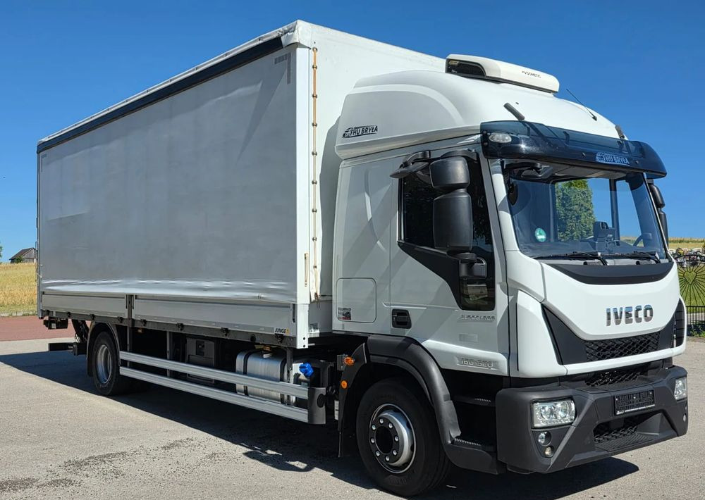 Iveco EUROCARGO 160E320/FIRANKA/WINDA/AUTOMAT/NISKI PRZEBIEG/E6/SPROWADZONY/PIERWSZY WŁAŚCICIEL - Ponyvás teherautó: 2 kép. Iveco EUROCARGO 160E320/FIRANKA/WINDA/AUTOMAT/NISKI PRZEBIEG/E6/SPROWADZONY/PIERWSZY WŁAŚCICIEL - Ponyvás teherautó: 2 kép.