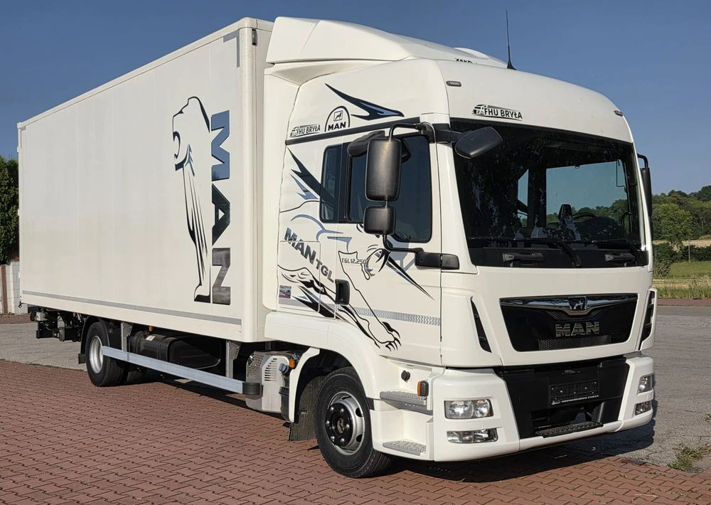 MAN TGL 12.250 / KONTENER / IZOTERMA / WINDA / 2019R / EURO 6 / PEŁEN SERWIS /  6 TON ŁADOWNOŚĆ  / SPROWADZONY / ZADBANY / JAK NOWY /  KSIĄŻKA SERWISOWA / E6 / 17 PALET - Dobozos felépítményű teherautó: 1 kép. MAN TGL 12.250 / KONTENER / IZOTERMA / WINDA / 2019R / EURO 6 / PEŁEN SERWIS /  6 TON ŁADOWNOŚĆ  / SPROWADZONY / ZADBANY / JAK NOWY /  KSIĄŻKA SERWISOWA / E6 / 17 PALET - Dobozos felépítményű teherautó: 1 kép.