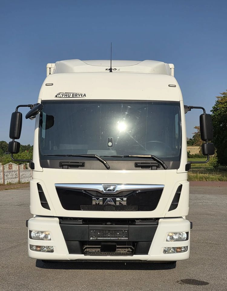 MAN TGL 12.250 / KONTENER / IZOTERMA / WINDA / 2019R / EURO 6 / PEŁEN SERWIS /  6 TON ŁADOWNOŚĆ  / SPROWADZONY / ZADBANY / JAK NOWY /  KSIĄŻKA SERWISOWA / E6 / 17 PALET - Dobozos felépítményű teherautó: 3 kép. MAN TGL 12.250 / KONTENER / IZOTERMA / WINDA / 2019R / EURO 6 / PEŁEN SERWIS /  6 TON ŁADOWNOŚĆ  / SPROWADZONY / ZADBANY / JAK NOWY /  KSIĄŻKA SERWISOWA / E6 / 17 PALET - Dobozos felépítményű teherautó: 3 kép.
