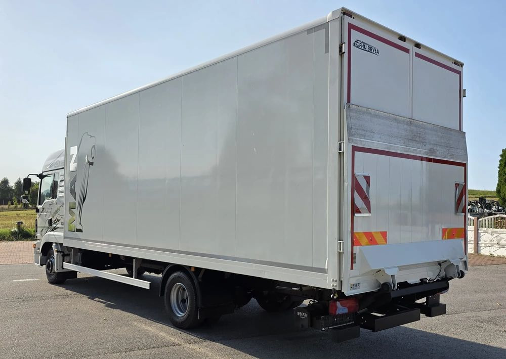 MAN TGL 12.250 / KONTENER / IZOTERMA / WINDA / 2019R / EURO 6 / PEŁEN SERWIS /  6 TON ŁADOWNOŚĆ  / SPROWADZONY / ZADBANY / JAK NOWY /  KSIĄŻKA SERWISOWA / E6 / 17 PALET - Dobozos felépítményű teherautó: 4 kép. MAN TGL 12.250 / KONTENER / IZOTERMA / WINDA / 2019R / EURO 6 / PEŁEN SERWIS /  6 TON ŁADOWNOŚĆ  / SPROWADZONY / ZADBANY / JAK NOWY /  KSIĄŻKA SERWISOWA / E6 / 17 PALET - Dobozos felépítményű teherautó: 4 kép.