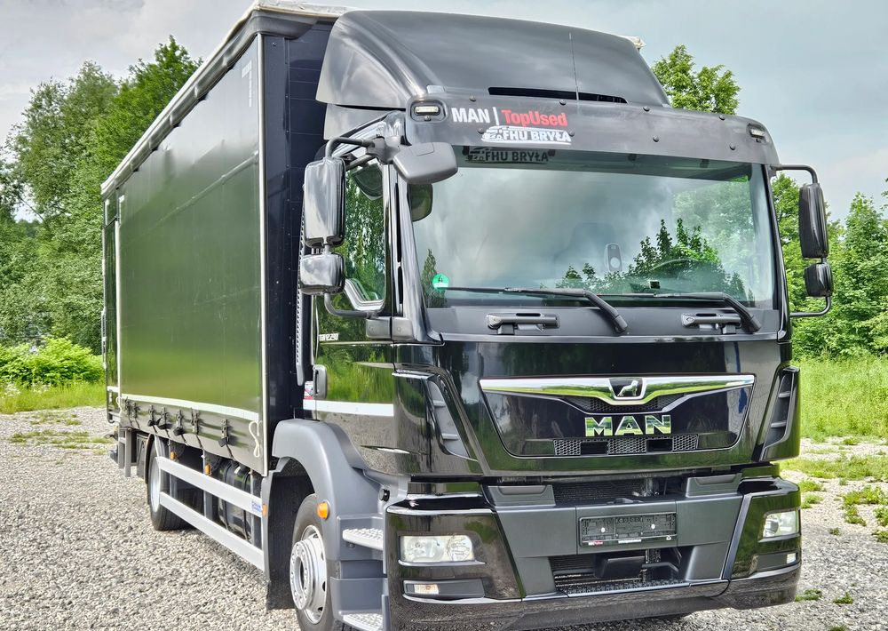MAN TGM 12.290/15.290/E6/FIRANKA/BOCZNE DRZWI/BURTO-FIRANKA/18PALET/WINDA/NISKI PRZEBIEG/2018/CAŁY NA PODUSZKACH/SERWISOWANY - Ponyvás teherautó: 2 kép. MAN TGM 12.290/15.290/E6/FIRANKA/BOCZNE DRZWI/BURTO-FIRANKA/18PALET/WINDA/NISKI PRZEBIEG/2018/CAŁY NA PODUSZKACH/SERWISOWANY - Ponyvás teherautó: 2 kép.
