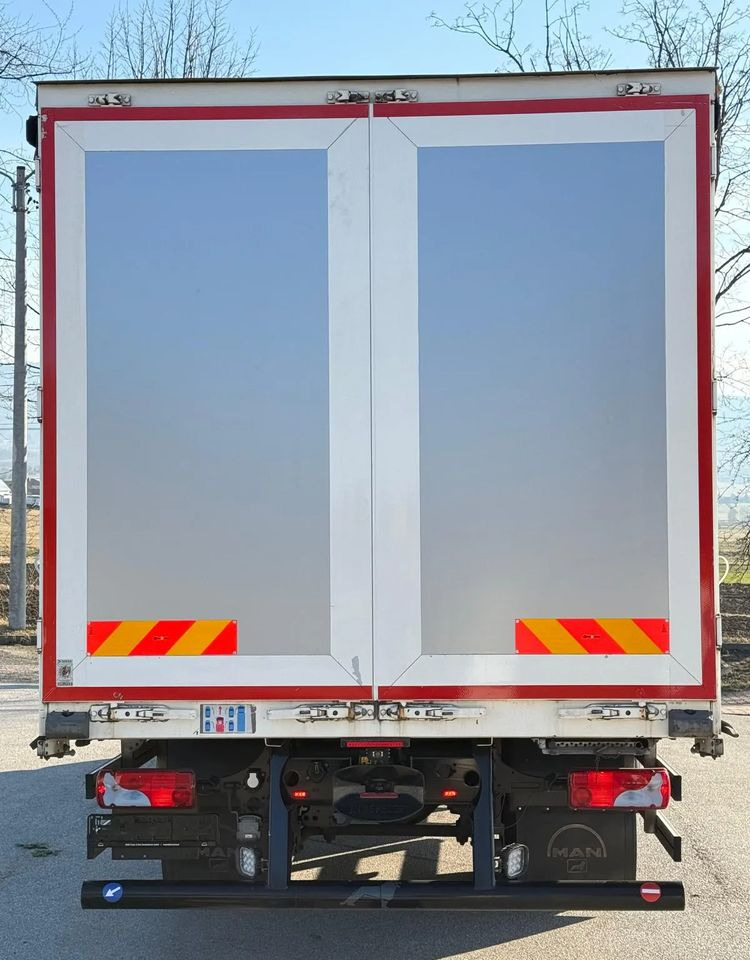 MAN TGM 15.290/E6/FIRANKA/BURTO-FIRANKA/SZKOŁA JAZDY/MAŁY ROZSTAW OSI/16PALET/WINDA/NISKI PRZEBIEG/2019/SERWISOWANY/JAK NOWY - Ponyvás teherautó: 4 kép. MAN TGM 15.290/E6/FIRANKA/BURTO-FIRANKA/SZKOŁA JAZDY/MAŁY ROZSTAW OSI/16PALET/WINDA/NISKI PRZEBIEG/2019/SERWISOWANY/JAK NOWY - Ponyvás teherautó: 4 kép.