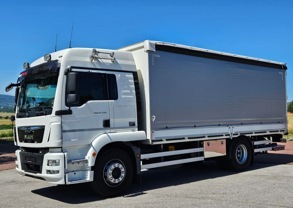 MAN TGM 15.290/E6/FIRANKA/BURTO-FIRANKA/SZKOŁA JAZDY/MAŁY ROZSTAW OSI/16PALET/WINDA/NISKI PRZEBIEG/2019/SERWISOWANY/JAK NOWY - Ponyvás teherautó: 1 kép. MAN TGM 15.290/E6/FIRANKA/BURTO-FIRANKA/SZKOŁA JAZDY/MAŁY ROZSTAW OSI/16PALET/WINDA/NISKI PRZEBIEG/2019/SERWISOWANY/JAK NOWY - Ponyvás teherautó: 1 kép.