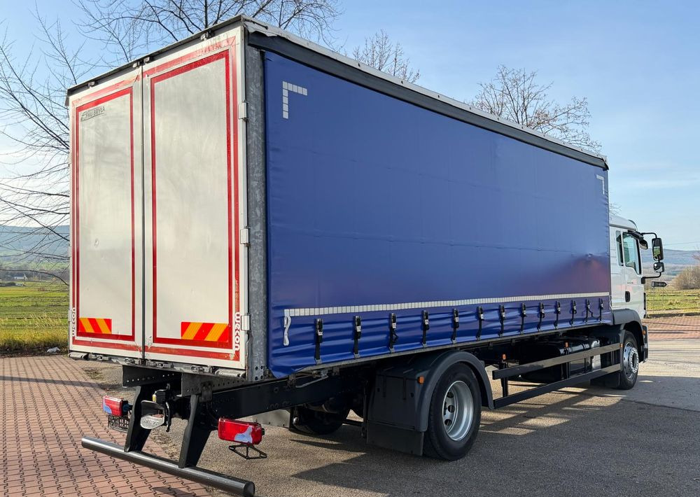 MAN TGM 15.290 / FIRANKA / 2016R / KLIMA POSTOJOWA /SPROWADZONY/ 8T ŁADOWNOŚĆ / 17 PALET / E6 / WINDA / - Ponyvás teherautó: 5 kép. MAN TGM 15.290 / FIRANKA / 2016R / KLIMA POSTOJOWA /SPROWADZONY/ 8T ŁADOWNOŚĆ / 17 PALET / E6 / WINDA / - Ponyvás teherautó: 5 kép.