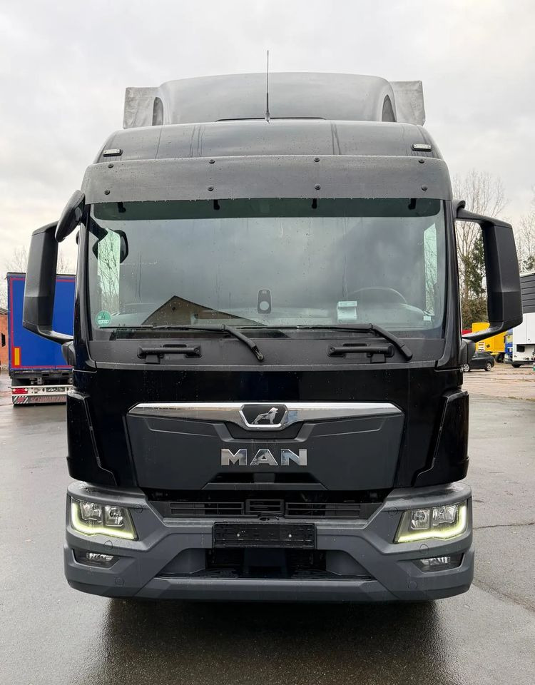 MAN TGM 15.290 / NOWY MODEL / E6 / 18PALET / 7720 ŁADOWNOŚĆ / SERWISOWANY / NOWY TACHOGRAF / NISKI PRZEBIEG / WINDA / FIRANKA / SPROWADZONY / 2022 / NISKI PRZEBIEG /PIERWSZY WŁAŚCICIEL/ - Ponyvás teherautó: 3 kép. MAN TGM 15.290 / NOWY MODEL / E6 / 18PALET / 7720 ŁADOWNOŚĆ / SERWISOWANY / NOWY TACHOGRAF / NISKI PRZEBIEG / WINDA / FIRANKA / SPROWADZONY / 2022 / NISKI PRZEBIEG /PIERWSZY WŁAŚCICIEL/ - Ponyvás teherautó: 3 kép.