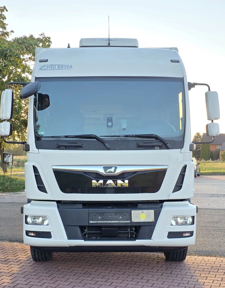 MAN TGM 15.290 / TGL / KONTENER / IZOTERMA / WINDA / KLIMA POSTOJOWA / 2019R / EURO 6 / PEŁEN SERWIS / 8200KG ŁADOWNOŚĆ / SPROWADZONY / ZADBANY / JAK NOWY / KSIĄŻKA SERWISOWA / E6 / 18 PALET - Dobozos felépítményű teherautó: 3 kép. MAN TGM 15.290 / TGL / KONTENER / IZOTERMA / WINDA / KLIMA POSTOJOWA / 2019R / EURO 6 / PEŁEN SERWIS / 8200KG ŁADOWNOŚĆ / SPROWADZONY / ZADBANY / JAK NOWY / KSIĄŻKA SERWISOWA / E6 / 18 PALET - Dobozos felépítményű teherautó: 3 kép.