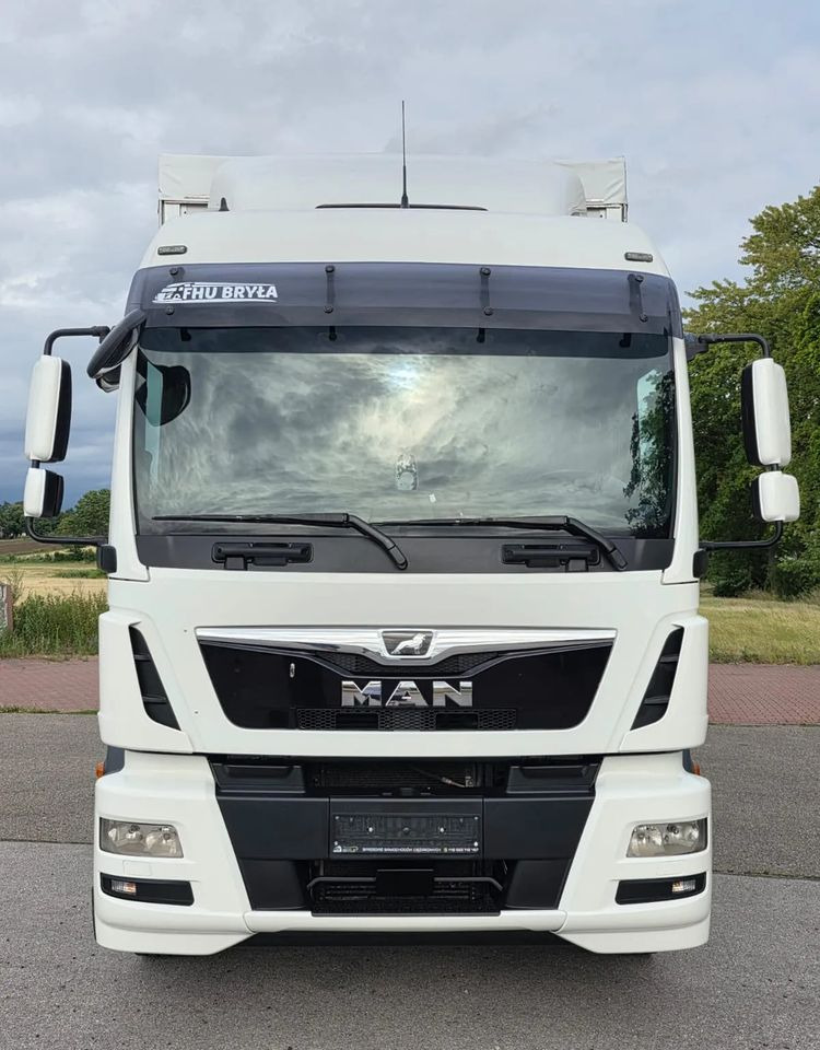 MAN TGM 18.290 / 18.250 /E6 / 22 PALETY / AUTOMAT / ZSUWANY DACH ORAZ BOKI / 9700 ŁADOWNOŚĆ / SERWISOWANY / NISKI PRZEBIEG / WINDA / FIRANKA / SPROWADZONY / 2019 / 335 TYŚ PRZEBIEG / PIERWSZY WŁAŚCIC - Ponyvás teherautó: 3 kép. MAN TGM 18.290 / 18.250 /E6 / 22 PALETY / AUTOMAT / ZSUWANY DACH ORAZ BOKI / 9700 ŁADOWNOŚĆ / SERWISOWANY / NISKI PRZEBIEG / WINDA / FIRANKA / SPROWADZONY / 2019 / 335 TYŚ PRZEBIEG / PIERWSZY WŁAŚCIC - Ponyvás teherautó: 3 kép.