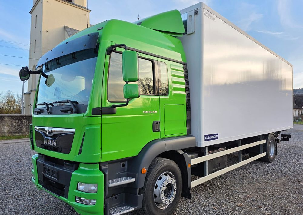 MAN TGM 18.320 / 18.290 / 15.290 / IZOTERMA / WINDA / 19PALET / E6 / 08.2018 / LIFT / SPROWADZONY / AUTOMAT / SYPIALKA / PIERWSZY WŁAŚCICIEL / BOCZNE DRZWI / STAN BARDZO DOBRY - Hűtős teherautó: 1 kép. MAN TGM 18.320 / 18.290 / 15.290 / IZOTERMA / WINDA / 19PALET / E6 / 08.2018 / LIFT / SPROWADZONY / AUTOMAT / SYPIALKA / PIERWSZY WŁAŚCICIEL / BOCZNE DRZWI / STAN BARDZO DOBRY - Hűtős teherautó: 1 kép.